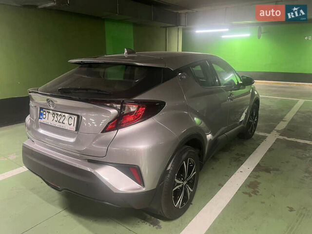 Серый Тойота C-HR, объемом двигателя 1.2 л и пробегом 15 тыс. км за 25500 $, фото 3 на Automoto.ua