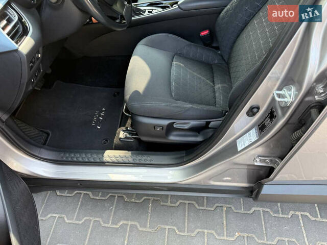 Сірий Тойота C-HR, об'ємом двигуна 1.2 л та пробігом 72 тис. км за 21500 $, фото 63 на Automoto.ua