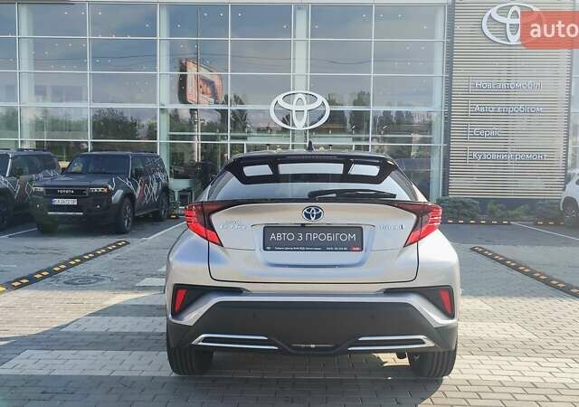 Серый Тойота C-HR, объемом двигателя 1.99 л и пробегом 32 тыс. км за 29200 $, фото 3 на Automoto.ua