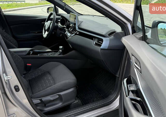 Серый Тойота C-HR, объемом двигателя 1.2 л и пробегом 27 тыс. км за 28000 $, фото 8 на Automoto.ua
