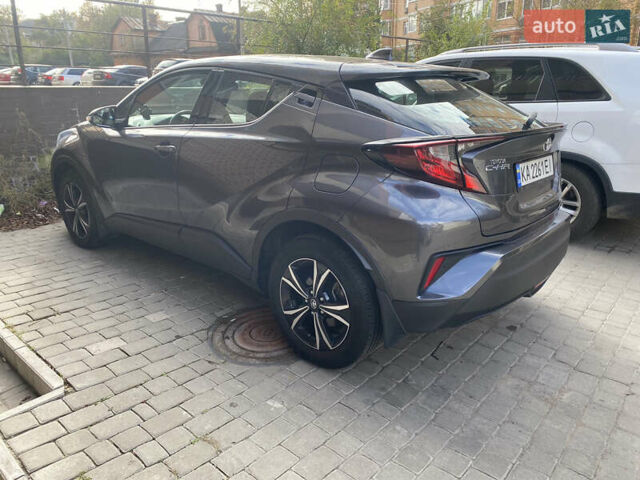 Серый Тойота C-HR, объемом двигателя 1.2 л и пробегом 61 тыс. км за 25500 $, фото 1 на Automoto.ua