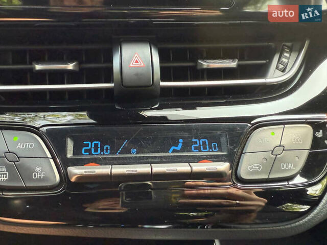 Сірий Тойота C-HR, об'ємом двигуна 1.2 л та пробігом 72 тис. км за 21500 $, фото 100 на Automoto.ua