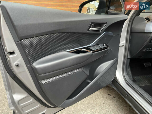 Серый Тойота C-HR, объемом двигателя 1.2 л и пробегом 62 тыс. км за 21500 $, фото 29 на Automoto.ua