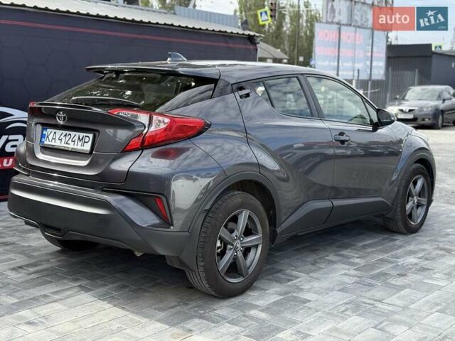 Серый Тойота C-HR, объемом двигателя 2 л и пробегом 81 тыс. км за 20999 $, фото 8 на Automoto.ua