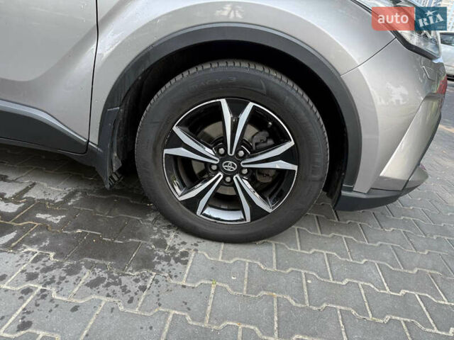 Сірий Тойота C-HR, об'ємом двигуна 1.2 л та пробігом 72 тис. км за 21500 $, фото 12 на Automoto.ua