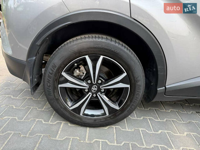Сірий Тойота C-HR, об'ємом двигуна 1.2 л та пробігом 72 тис. км за 21500 $, фото 16 на Automoto.ua
