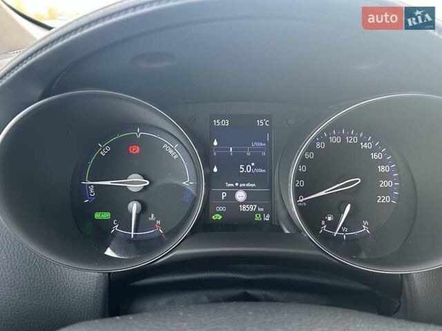 Серый Тойота C-HR, объемом двигателя 2 л и пробегом 18 тыс. км за 30900 $, фото 1 на Automoto.ua