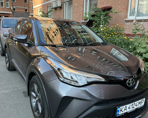 Серый Тойота C-HR, объемом двигателя 2 л и пробегом 78 тыс. км за 21500 $, фото 4 на Automoto.ua