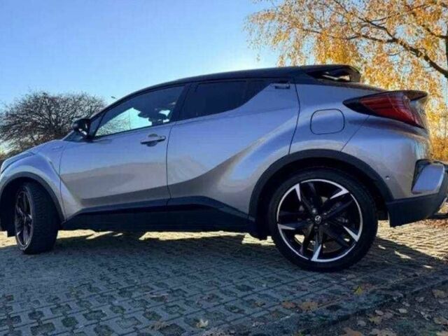 Серый Тойота C-HR, объемом двигателя 2 л и пробегом 64 тыс. км за 14800 $, фото 2 на Automoto.ua