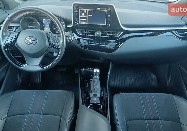 Сірий Тойота C-HR, об'ємом двигуна 1.99 л та пробігом 85 тис. км за 29020 $, фото 7 на Automoto.ua