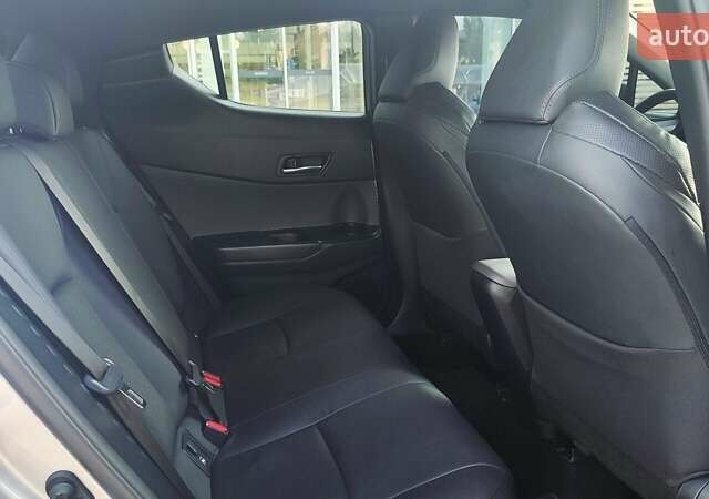 Серый Тойота C-HR, объемом двигателя 1.99 л и пробегом 32 тыс. км за 29200 $, фото 6 на Automoto.ua