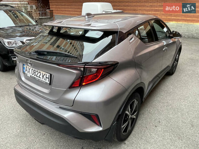 Серый Тойота C-HR, объемом двигателя 1.2 л и пробегом 62 тыс. км за 21500 $, фото 3 на Automoto.ua