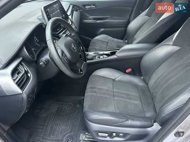 Сірий Тойота C-HR, об'ємом двигуна 1.99 л та пробігом 56 тис. км за 29900 $, фото 13 на Automoto.ua