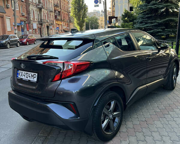 Серый Тойота C-HR, объемом двигателя 2 л и пробегом 78 тыс. км за 21500 $, фото 8 на Automoto.ua