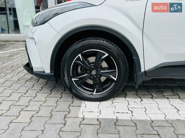 Сірий Тойота C-HR, об'ємом двигуна 1.99 л та пробігом 59 тис. км за 30060 $, фото 22 на Automoto.ua