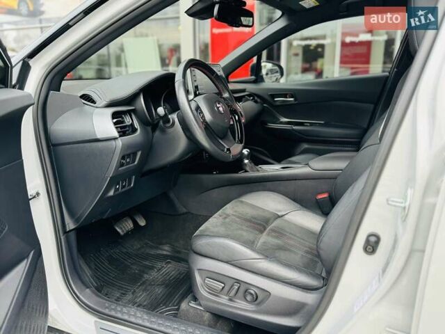 Сірий Тойота C-HR, об'ємом двигуна 1.99 л та пробігом 59 тис. км за 30060 $, фото 15 на Automoto.ua