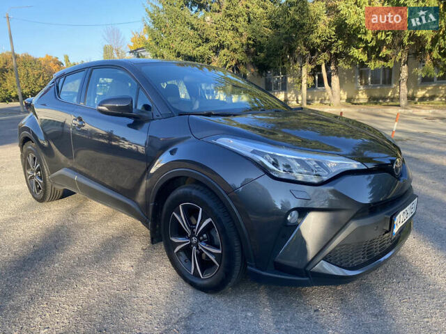 Серый Тойота C-HR, объемом двигателя 1.2 л и пробегом 61 тыс. км за 25500 $, фото 4 на Automoto.ua
