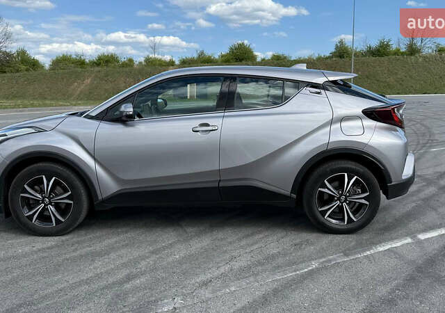 Серый Тойота C-HR, объемом двигателя 1.2 л и пробегом 27 тыс. км за 28000 $, фото 2 на Automoto.ua