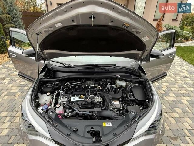 Серый Тойота C-HR, объемом двигателя 1.99 л и пробегом 43 тыс. км за 29500 $, фото 59 на Automoto.ua