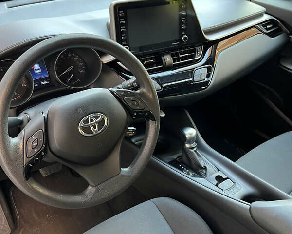 Серый Тойота C-HR, объемом двигателя 2 л и пробегом 78 тыс. км за 21500 $, фото 17 на Automoto.ua