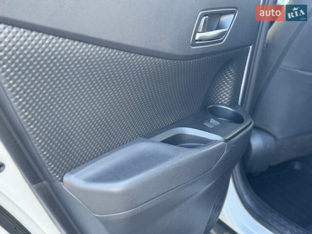 Сірий Тойота C-HR, об'ємом двигуна 2 л та пробігом 46 тис. км за 33000 $, фото 39 на Automoto.ua