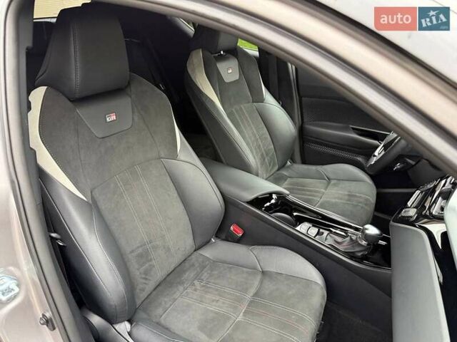 Серый Тойота C-HR, объемом двигателя 1.99 л и пробегом 43 тыс. км за 29500 $, фото 36 на Automoto.ua