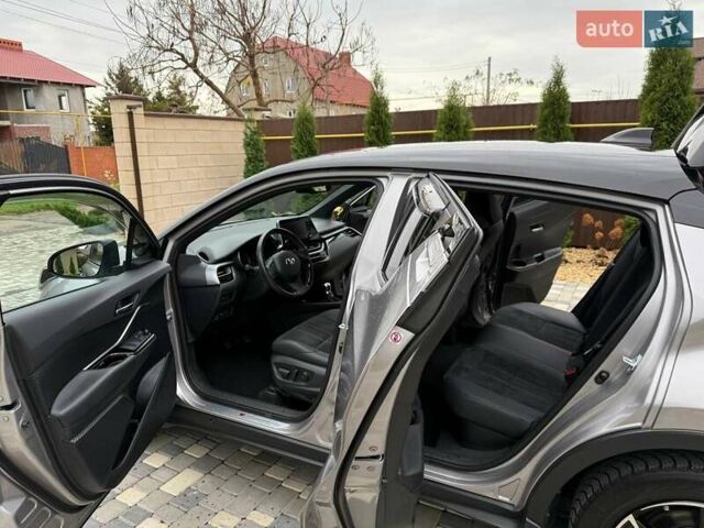 Серый Тойота C-HR, объемом двигателя 1.99 л и пробегом 43 тыс. км за 29500 $, фото 28 на Automoto.ua