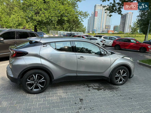 Сірий Тойота C-HR, об'ємом двигуна 1.2 л та пробігом 72 тис. км за 21500 $, фото 7 на Automoto.ua