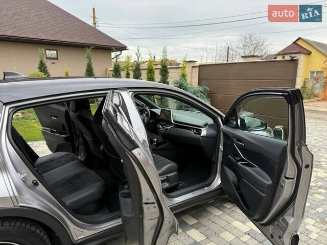 Серый Тойота C-HR, объемом двигателя 1.99 л и пробегом 43 тыс. км за 29500 $, фото 29 на Automoto.ua