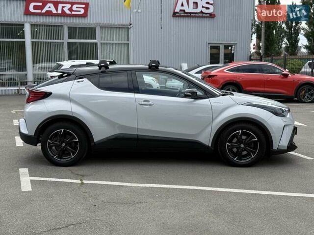 Серый Тойота C-HR, объемом двигателя 1.99 л и пробегом 95 тыс. км за 27300 $, фото 1 на Automoto.ua