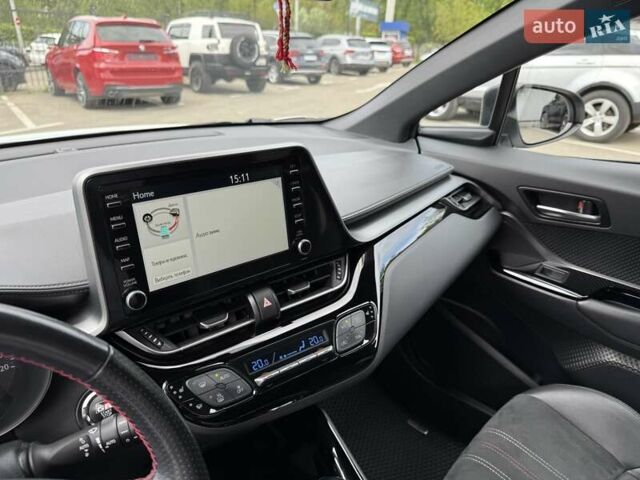 Серый Тойота C-HR, объемом двигателя 1.99 л и пробегом 95 тыс. км за 27300 $, фото 30 на Automoto.ua