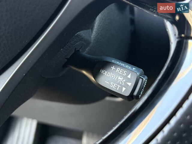 Сірий Тойота C-HR, об'ємом двигуна 2 л та пробігом 46 тис. км за 33000 $, фото 40 на Automoto.ua