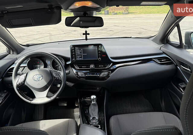 Серый Тойота C-HR, объемом двигателя 1.2 л и пробегом 27 тыс. км за 28000 $, фото 11 на Automoto.ua