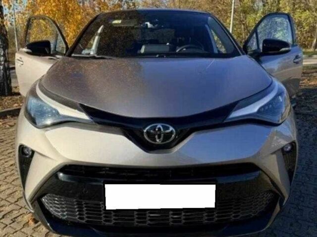 Серый Тойота C-HR, объемом двигателя 2 л и пробегом 64 тыс. км за 14800 $, фото 1 на Automoto.ua