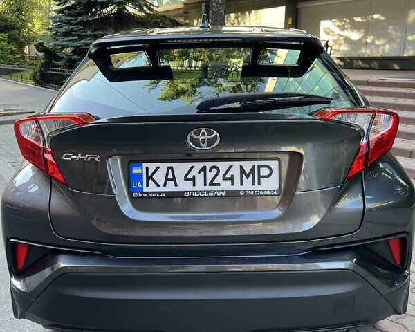 Серый Тойота C-HR, объемом двигателя 2 л и пробегом 78 тыс. км за 21500 $, фото 10 на Automoto.ua