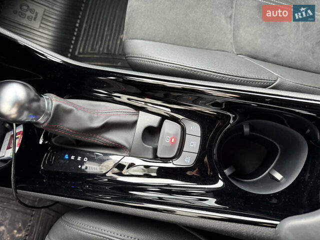 Серый Тойота C-HR, объемом двигателя 1.99 л и пробегом 19 тыс. км за 27500 $, фото 18 на Automoto.ua