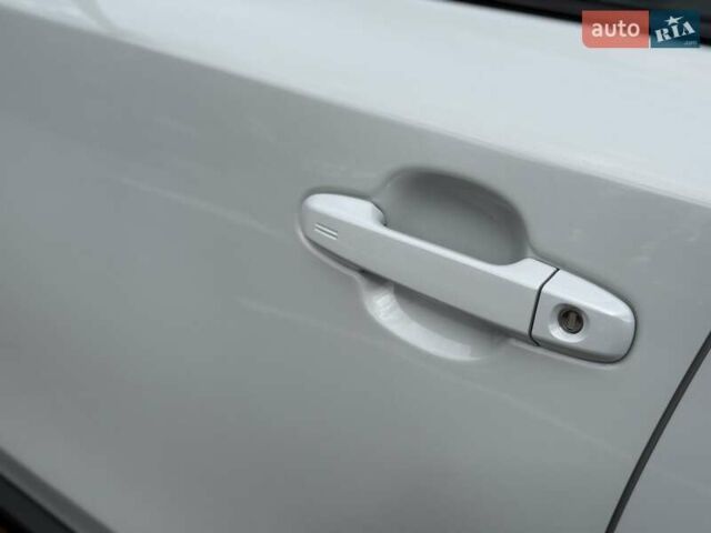 Серый Тойота C-HR, объемом двигателя 1.99 л и пробегом 95 тыс. км за 27300 $, фото 11 на Automoto.ua