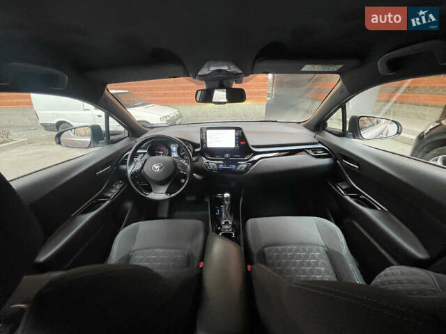 Серый Тойота C-HR, объемом двигателя 1.2 л и пробегом 62 тыс. км за 21500 $, фото 41 на Automoto.ua