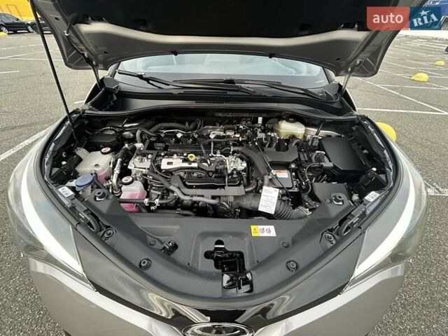Серый Тойота C-HR, объемом двигателя 2 л и пробегом 18 тыс. км за 30900 $, фото 8 на Automoto.ua