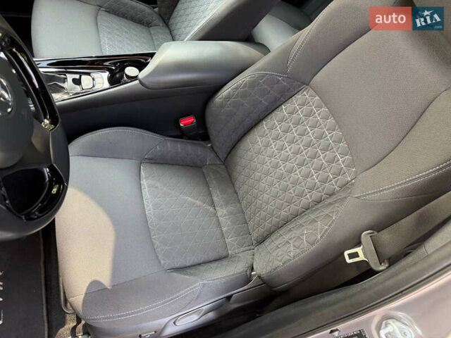 Сірий Тойота C-HR, об'ємом двигуна 1.2 л та пробігом 72 тис. км за 21500 $, фото 57 на Automoto.ua