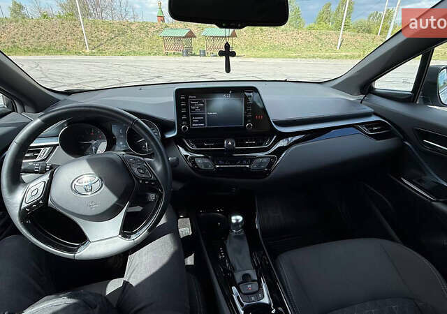 Серый Тойота C-HR, объемом двигателя 1.2 л и пробегом 27 тыс. км за 28000 $, фото 12 на Automoto.ua