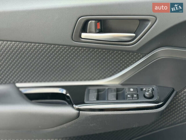 Сірий Тойота C-HR, об'ємом двигуна 2 л та пробігом 43 тис. км за 29900 $, фото 23 на Automoto.ua