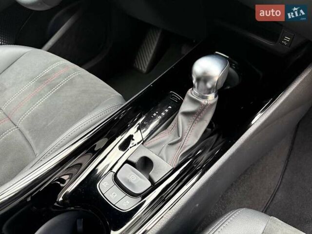 Серый Тойота C-HR, объемом двигателя 1.99 л и пробегом 43 тыс. км за 29500 $, фото 40 на Automoto.ua