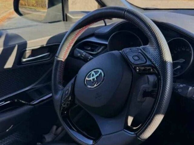 Серый Тойота C-HR, объемом двигателя 2 л и пробегом 64 тыс. км за 14800 $, фото 10 на Automoto.ua