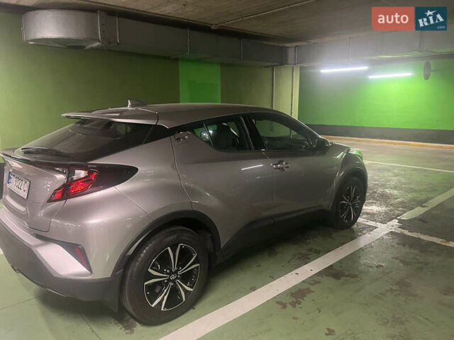 Серый Тойота C-HR, объемом двигателя 1.2 л и пробегом 15 тыс. км за 25500 $, фото 4 на Automoto.ua