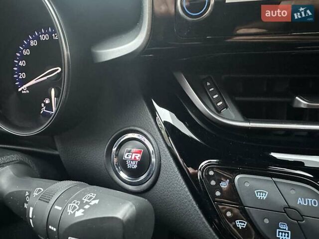 Сірий Тойота C-HR, об'ємом двигуна 1.99 л та пробігом 56 тис. км за 29900 $, фото 23 на Automoto.ua