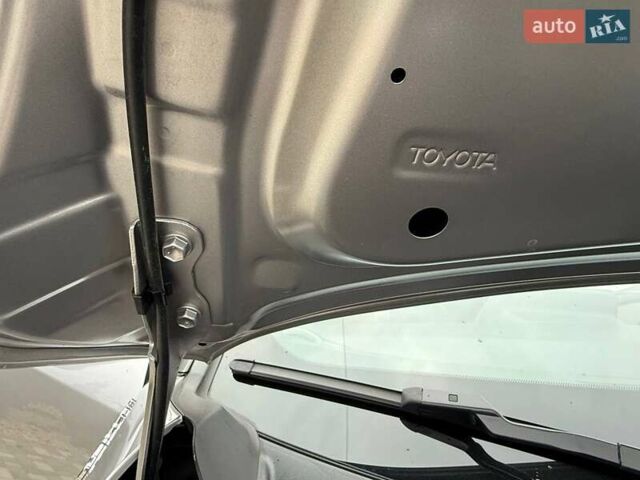Серый Тойота C-HR, объемом двигателя 1.99 л и пробегом 43 тыс. км за 29500 $, фото 57 на Automoto.ua