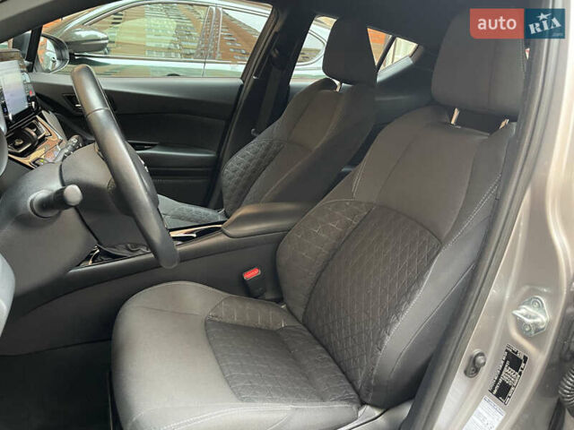 Серый Тойота C-HR, объемом двигателя 1.2 л и пробегом 62 тыс. км за 21500 $, фото 34 на Automoto.ua
