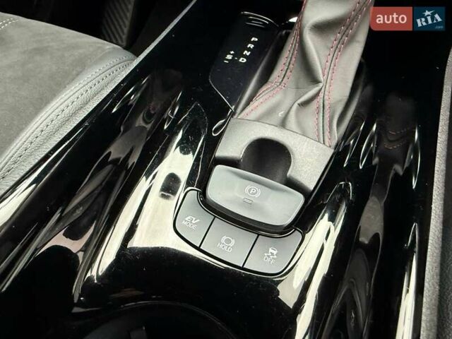 Серый Тойота C-HR, объемом двигателя 1.99 л и пробегом 43 тыс. км за 29500 $, фото 41 на Automoto.ua