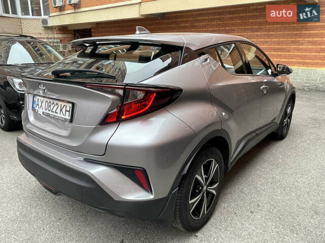 Серый Тойота C-HR, объемом двигателя 1.2 л и пробегом 62 тыс. км за 21500 $, фото 2 на Automoto.ua